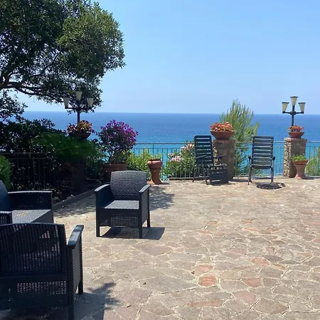 Donna Stefania Sea Front *